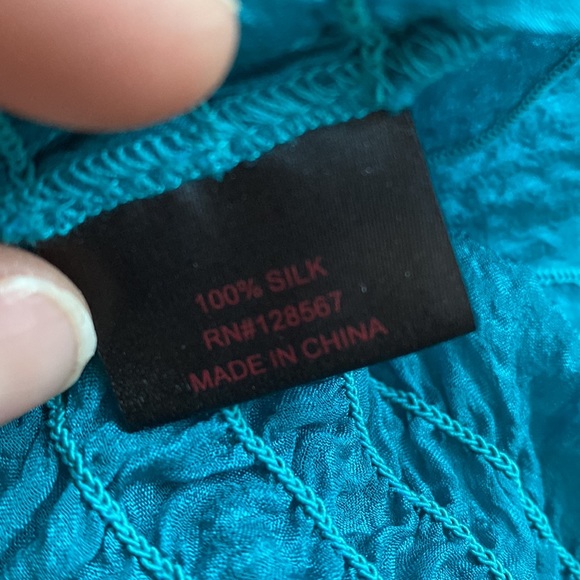 Teal Marilyn Monroe Off shoulder top - Picture 3 of 3